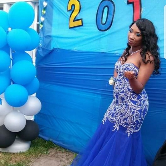 Prom dress - Picture 4 of 7